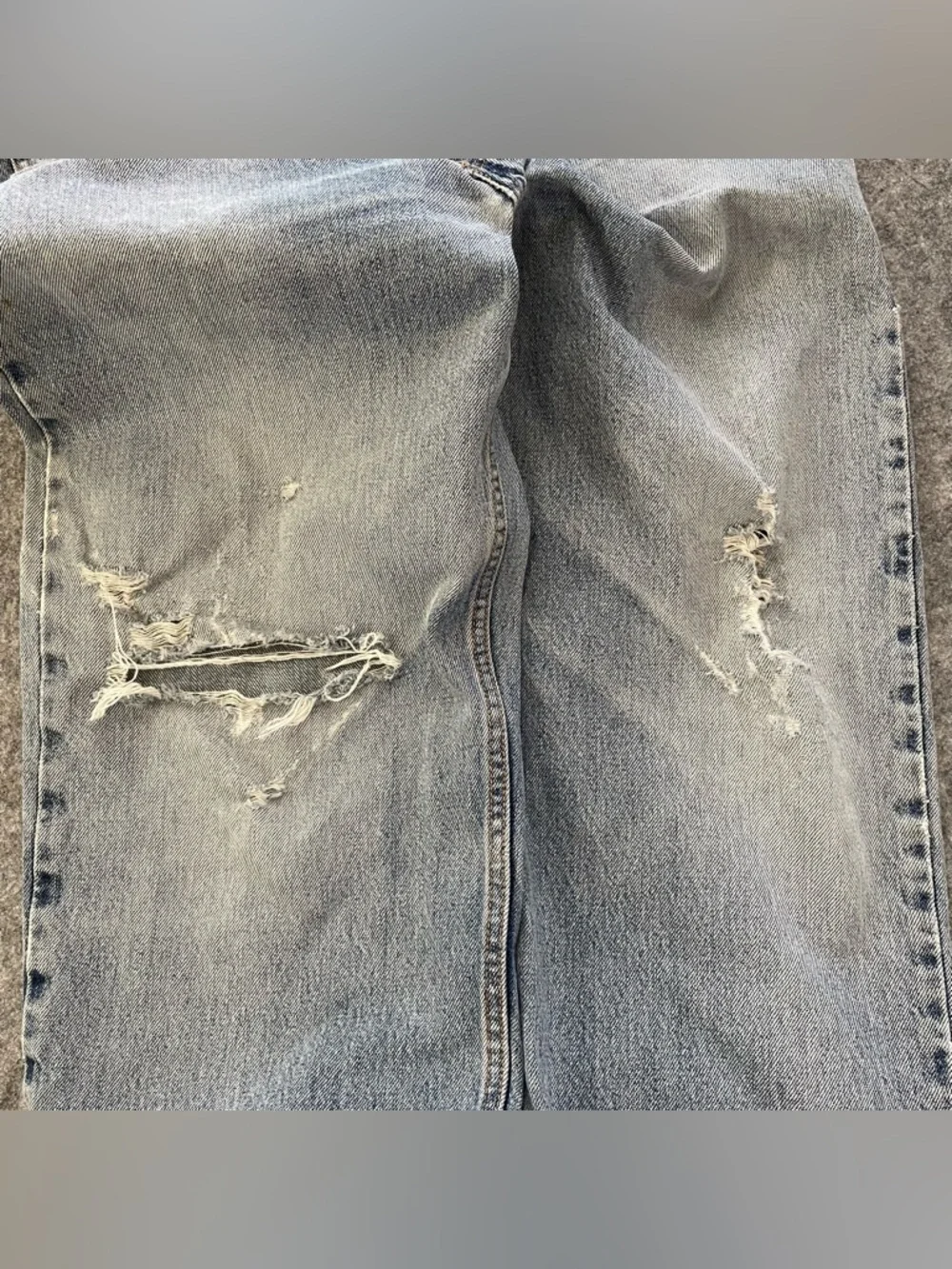 Levis 550 Relaxed Fit Jeans Mens 36x34 Blue Light Wash Distressed 100% Cotton - Picture 14 of 16